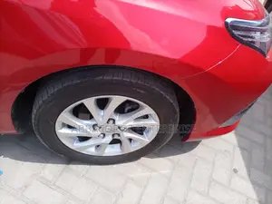 Toyota Auris 2015 Red