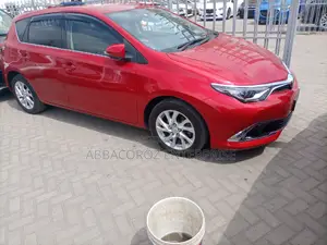 Toyota Auris 2015 Red