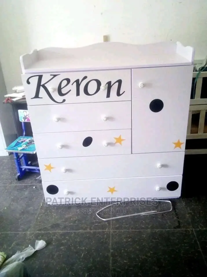 Morden Chest of Drawers 4by 4 Fitts