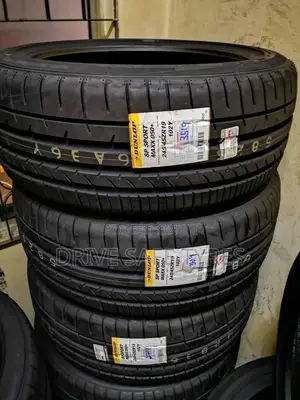 245/45 R19 Dunlop Tyre Maxx