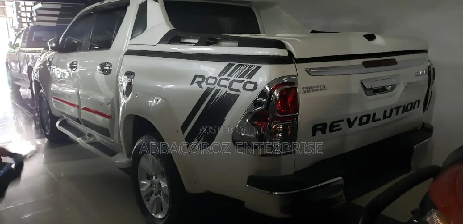 Toyota Hilux 2016 White