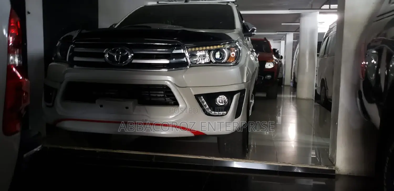Toyota Hilux 2016 White