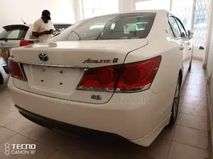 Toyota Crown 2014 White