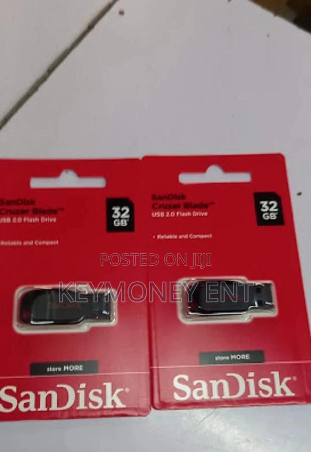 32GB Sandisk Flash Drive 2.0 Black