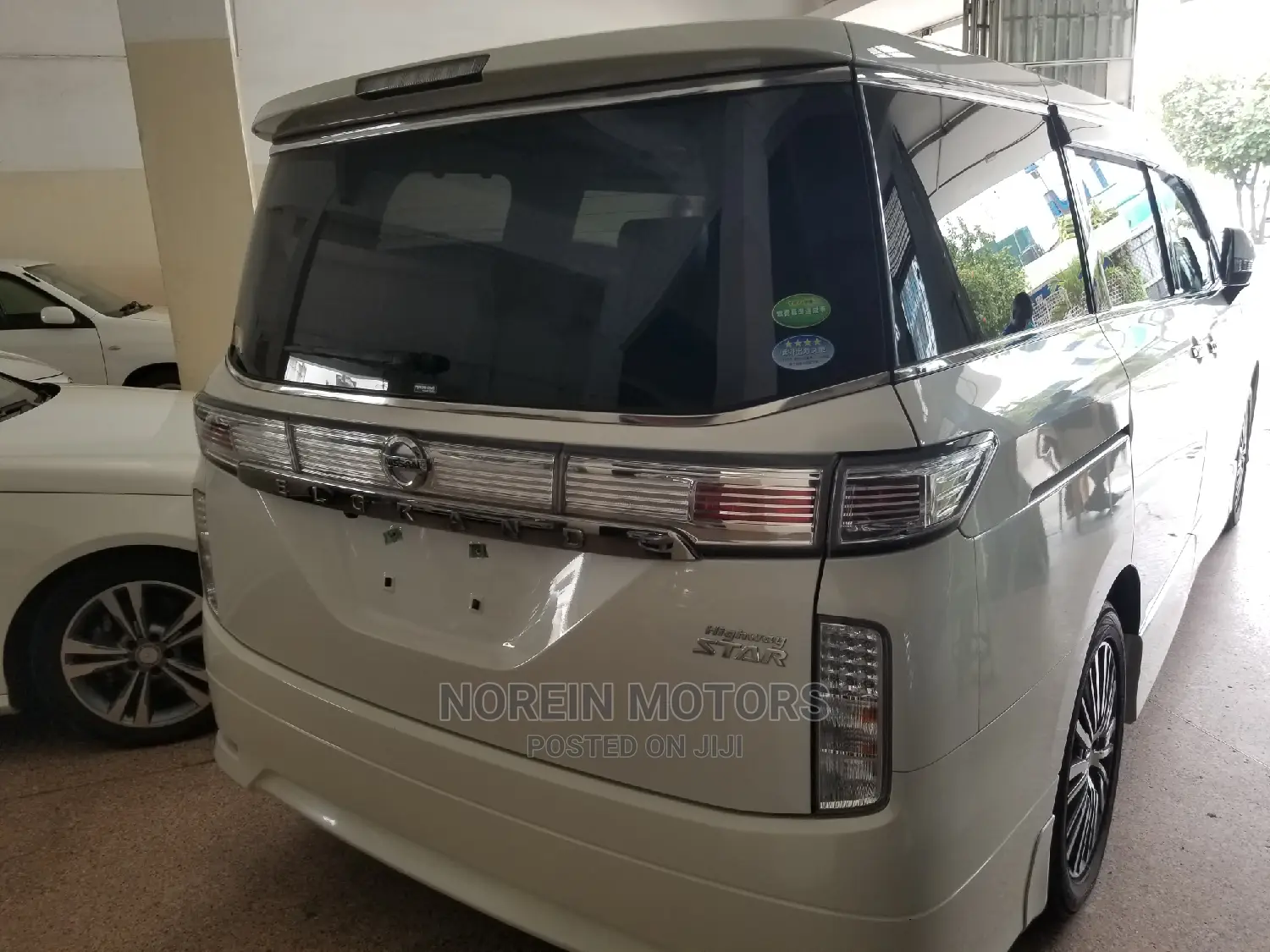 Nissan Elgrand 2015 White
