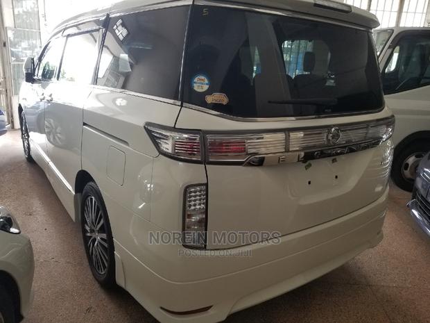 Nissan Elgrand 2015 White - thumbnail 9