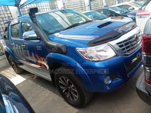 Toyota Hilux 2014 Blue