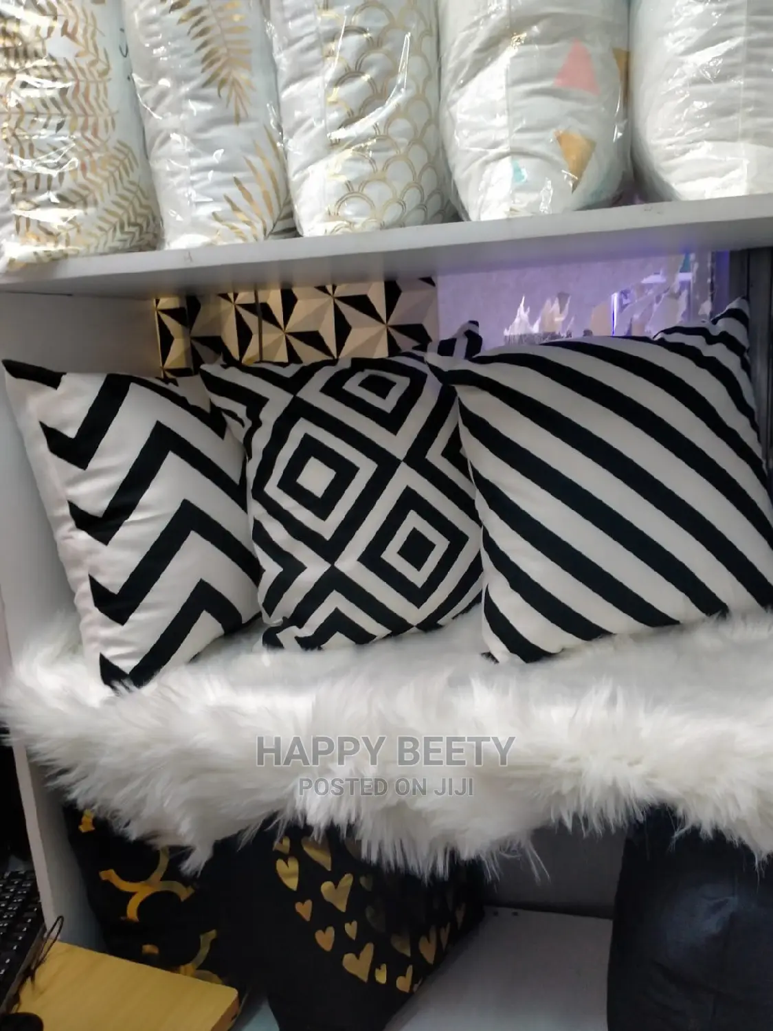 #White and Black Throw Pillows