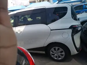 Toyota Sienta 2016 White