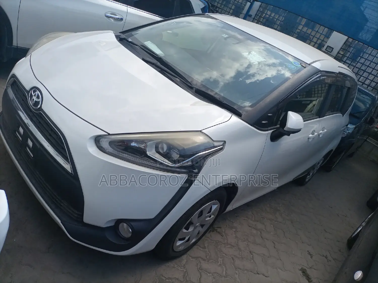 Toyota Sienta 2016 White