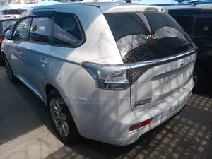 Mitsubishi Outlander 2015 White