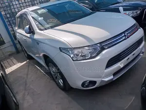 Mitsubishi Outlander 2015 White