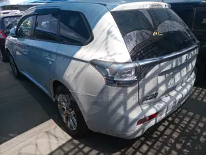 Mitsubishi Outlander 2015 White