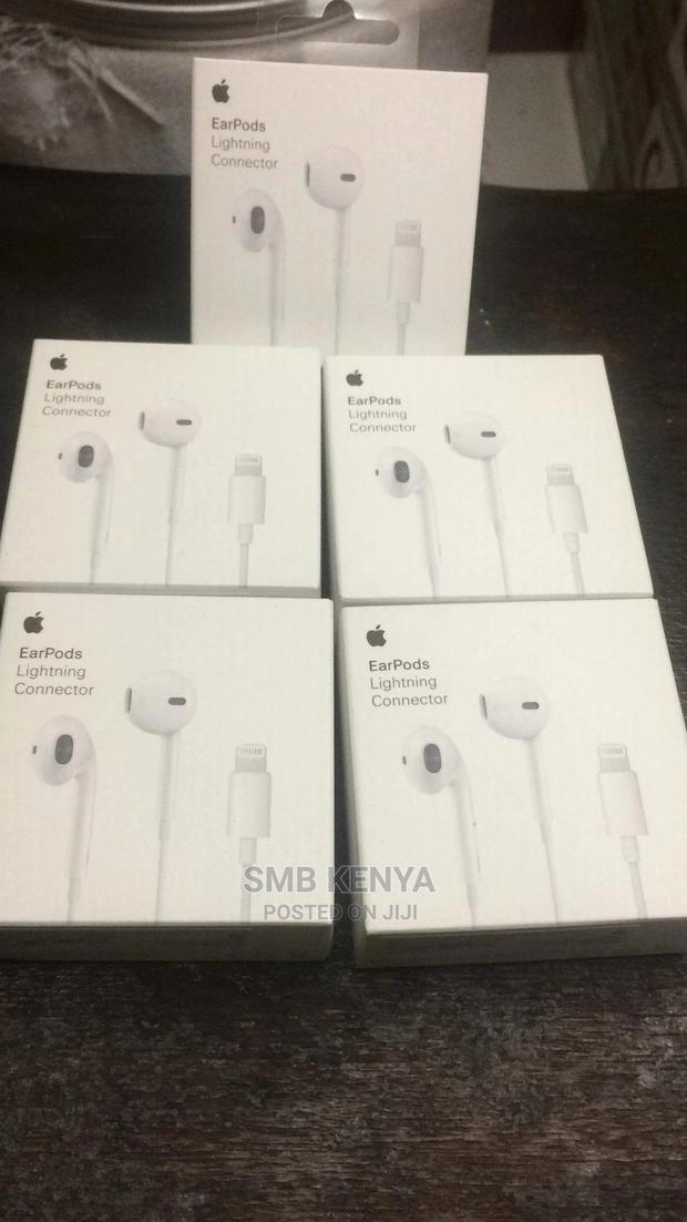 Genuine Apple Earpods With Lightning Connector - thumbnail 2