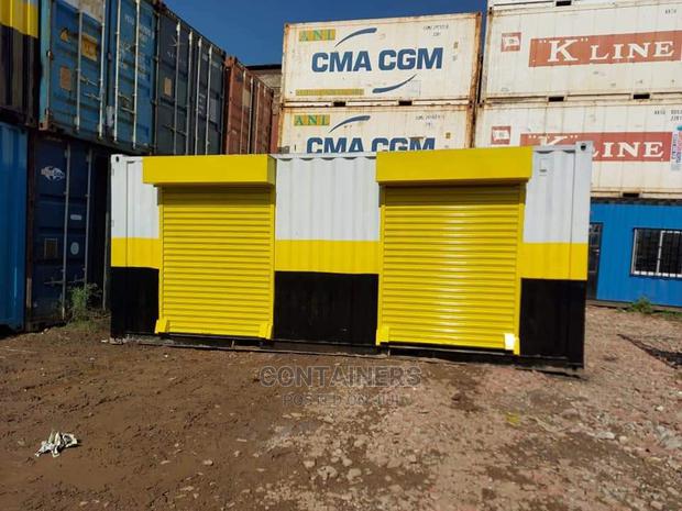 20ft Shipping Container With 2 Stalls - main view