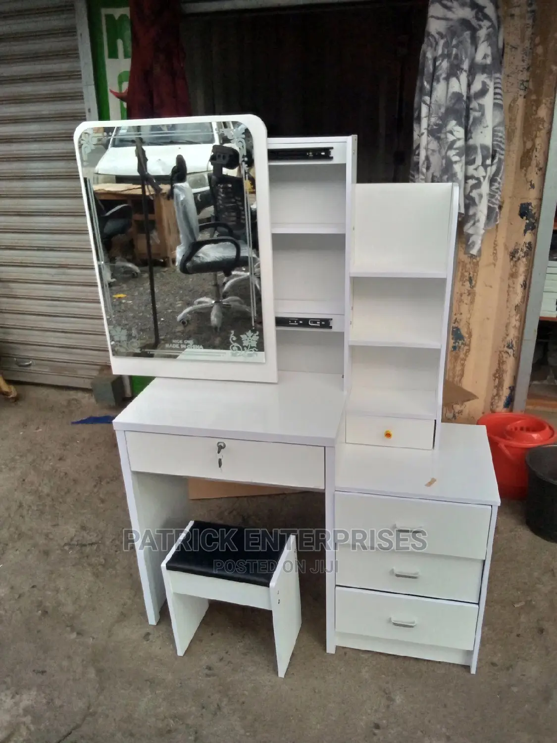 Dressing Table White With a Sliding Mirror