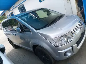 Mitsubishi Delica 2014 Silver
