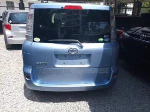Toyota Sienta 1.5 AWD (6-Seater) 2016 Blue