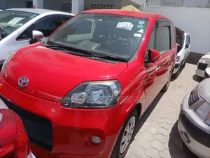 Toyota Porte 2016 Red