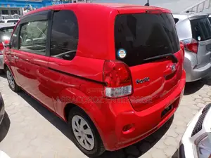 Toyota Porte 2016 Red