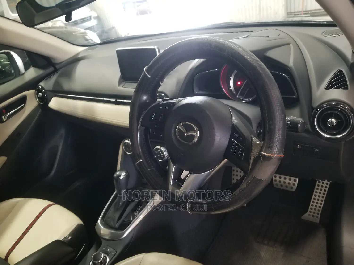 Mazda Demio 2014 Orange