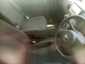 Toyota Porte 2016 Red