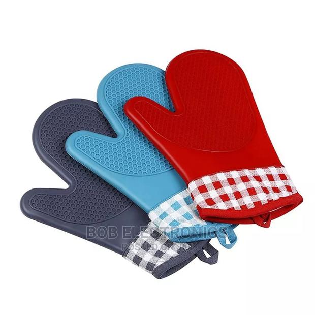 A Pair of Silicon Oven Gloves - main view