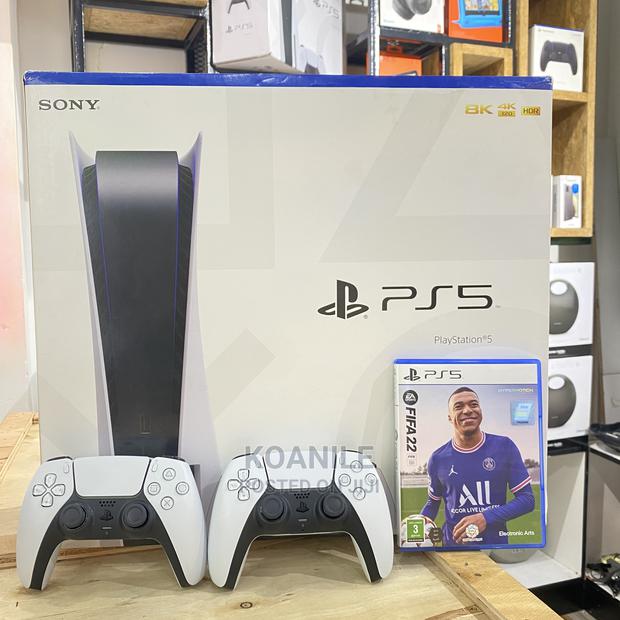 PS5 Standard + Fifa 22 + 2 Controllers