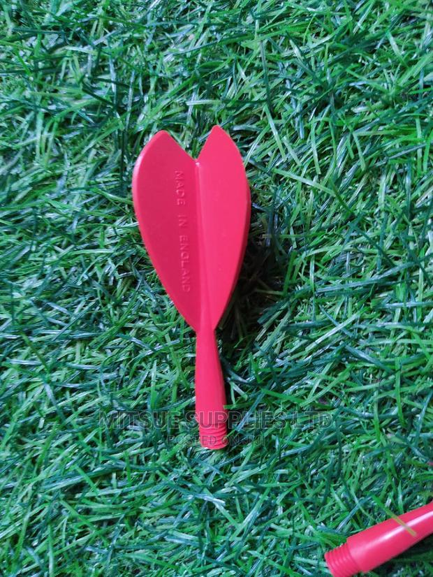 A Set of 9 Dart Flights - Red - thumbnail 2