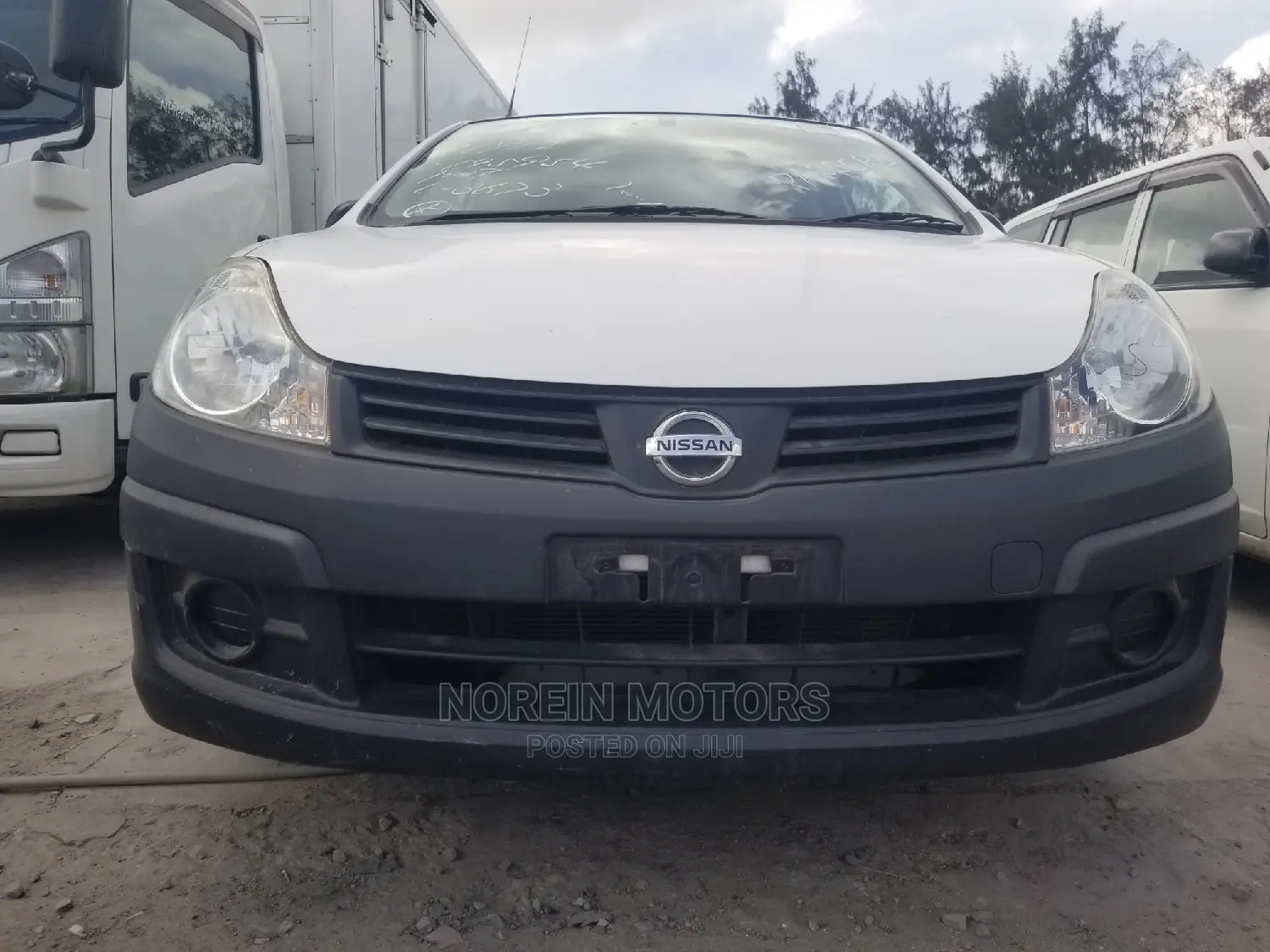 Nissan Advan 2014 White