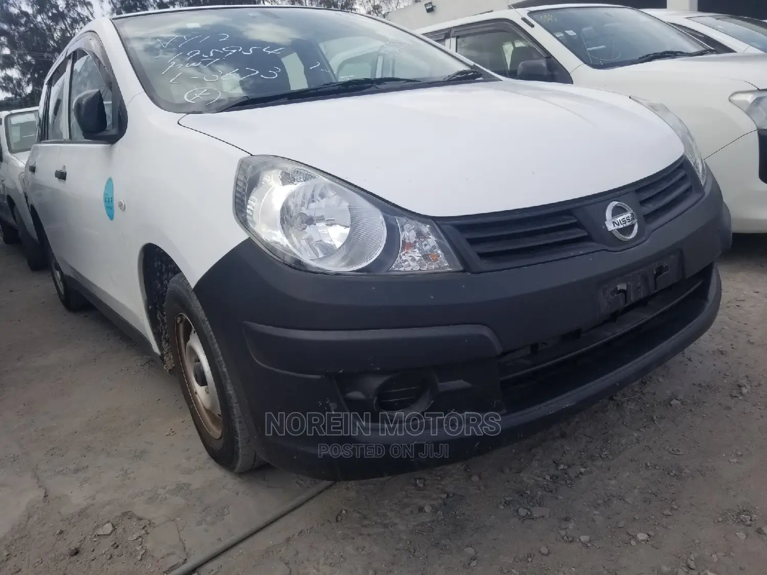Nissan Advan 2014 White
