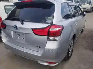 Toyota Fielder 2016 Silver
