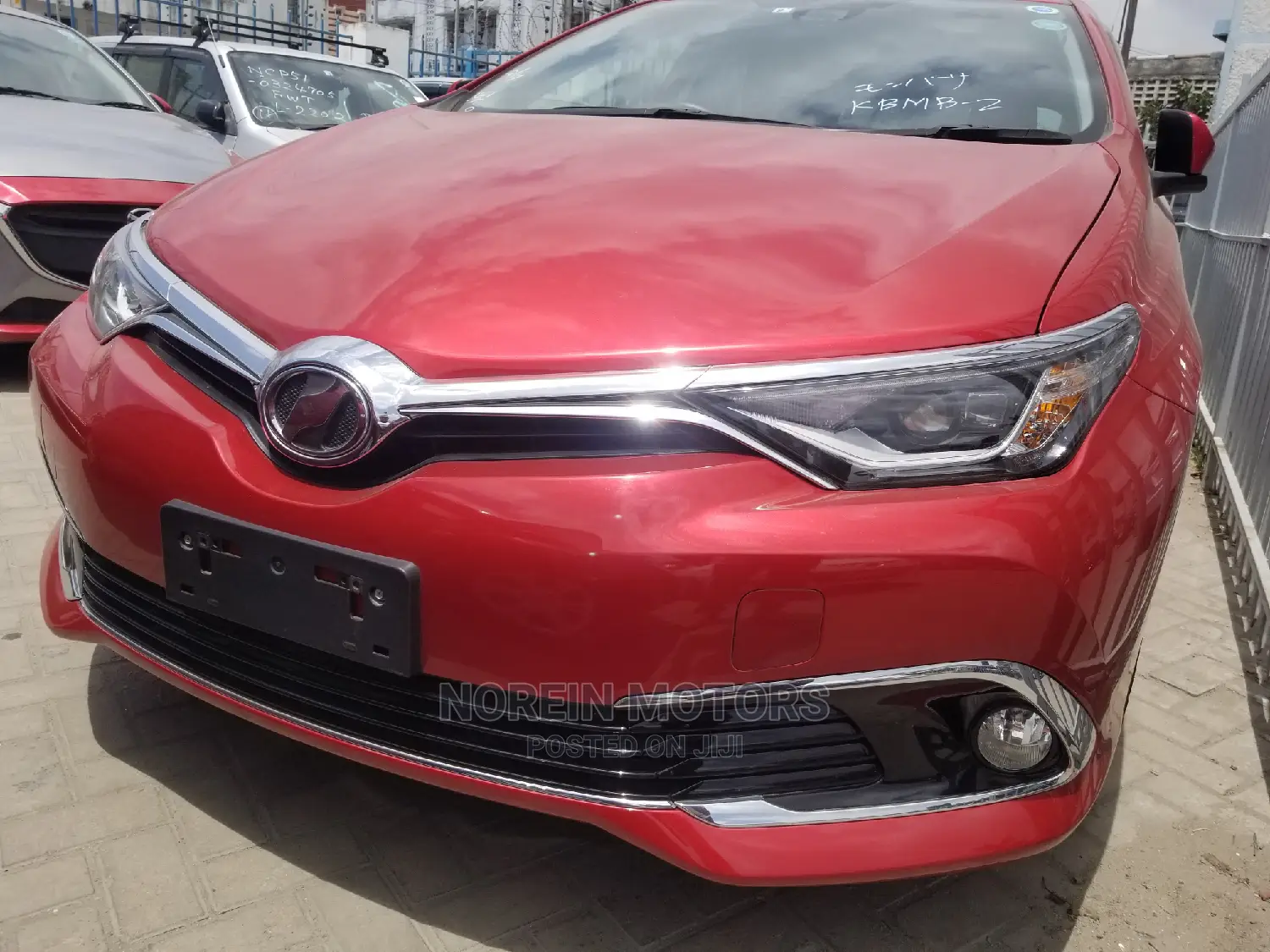 Toyota Auris 2015 Red