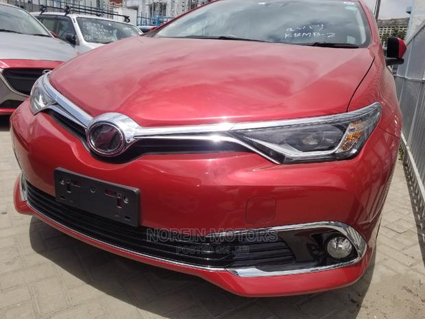 Toyota Auris 2015 Red