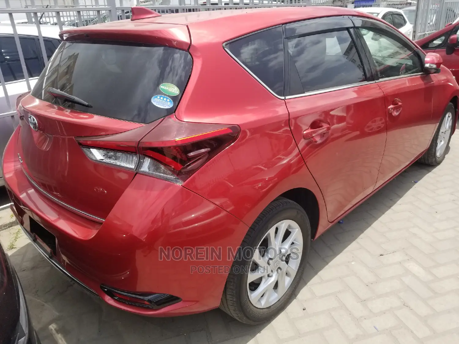 Toyota Auris 2015 Red