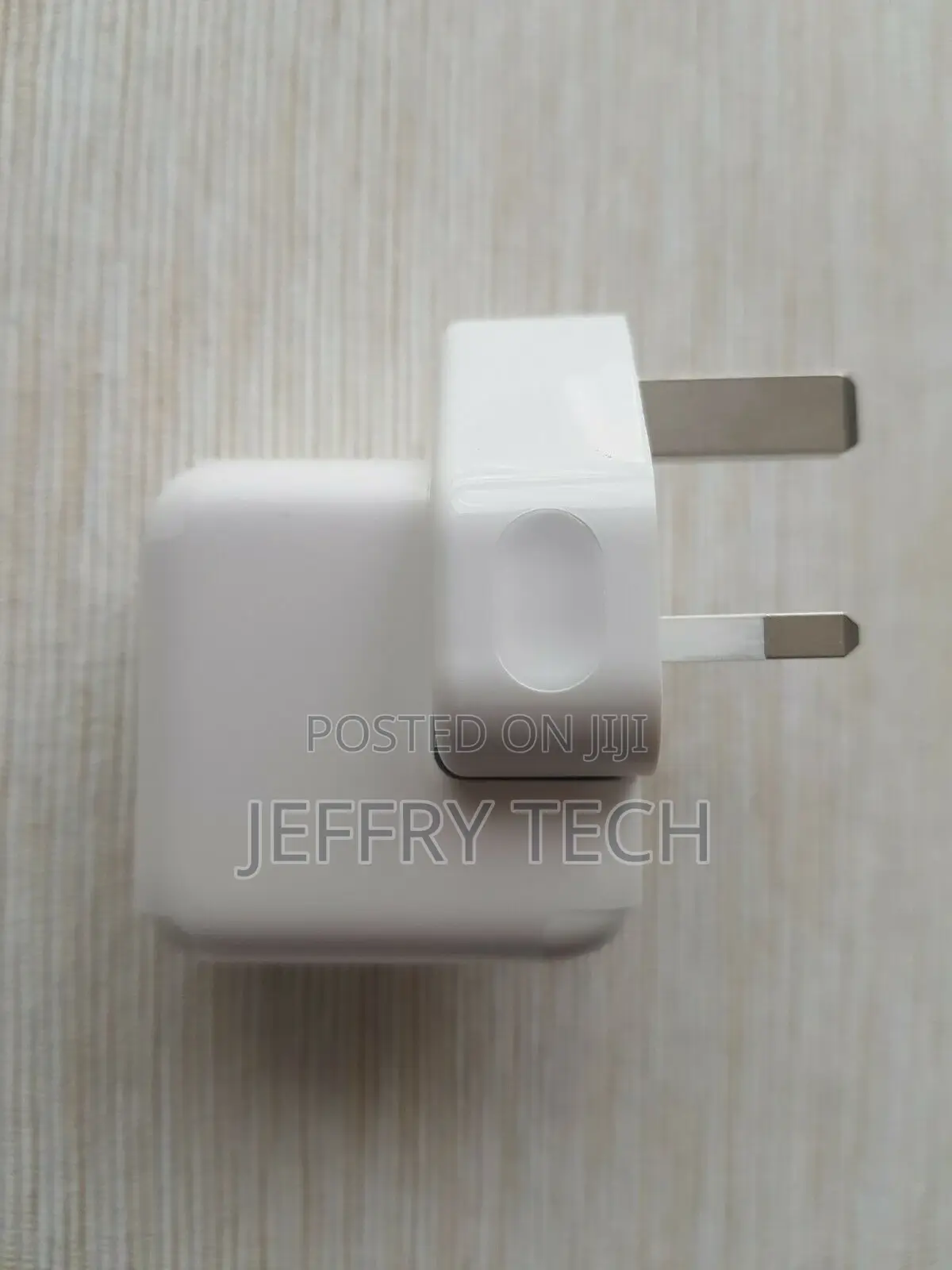 Apple 12W USB Power Adapter for Apple iPad iPhone, 3 Pin U