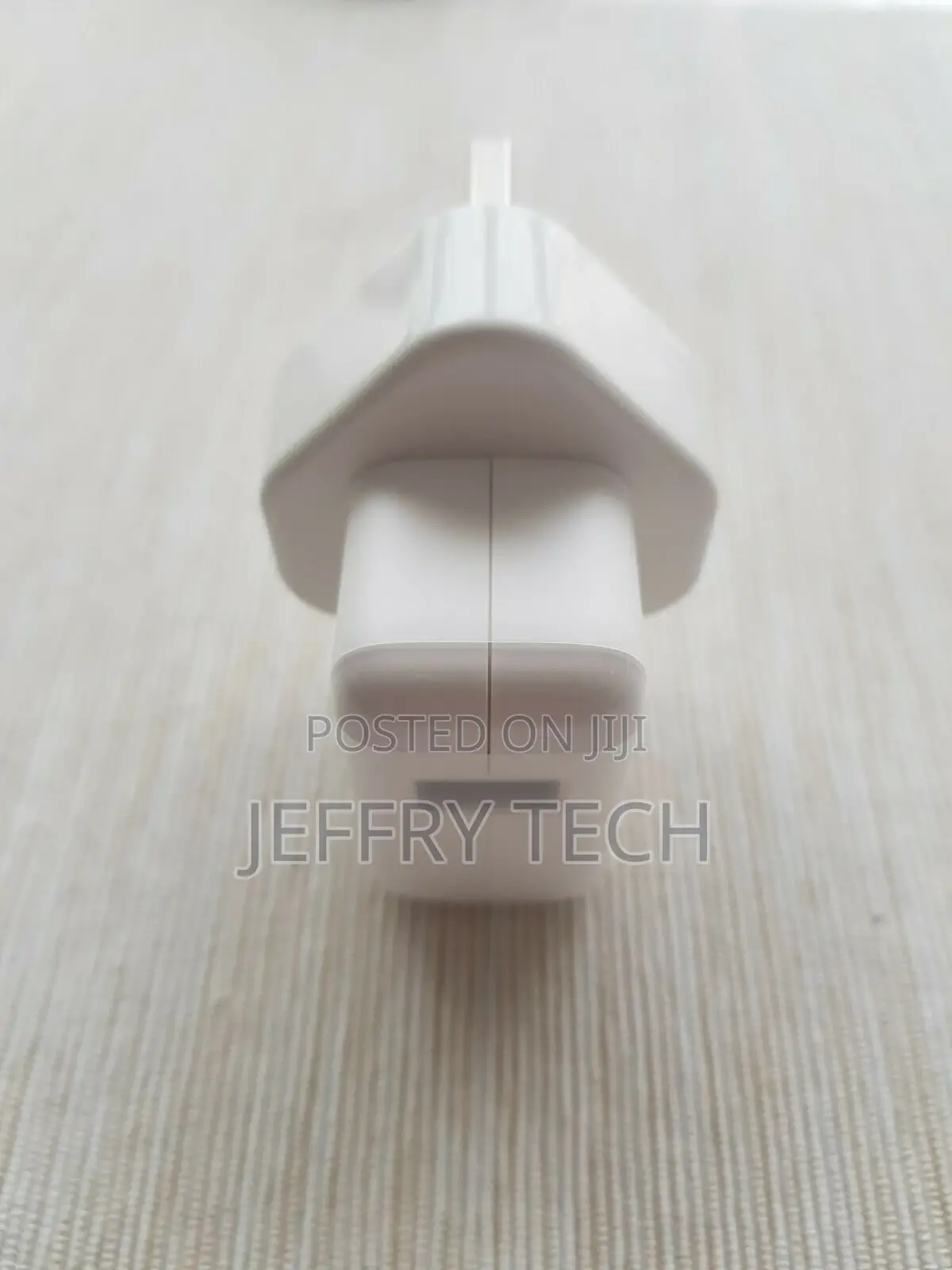 Apple 12W USB Power Adapter for Apple iPad iPhone, 3 Pin U
