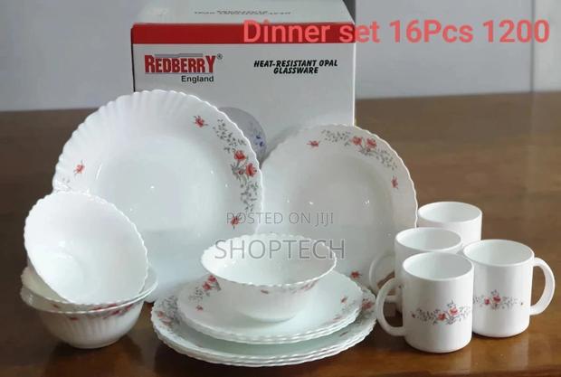16 Pieces Redberry Dinner Set.