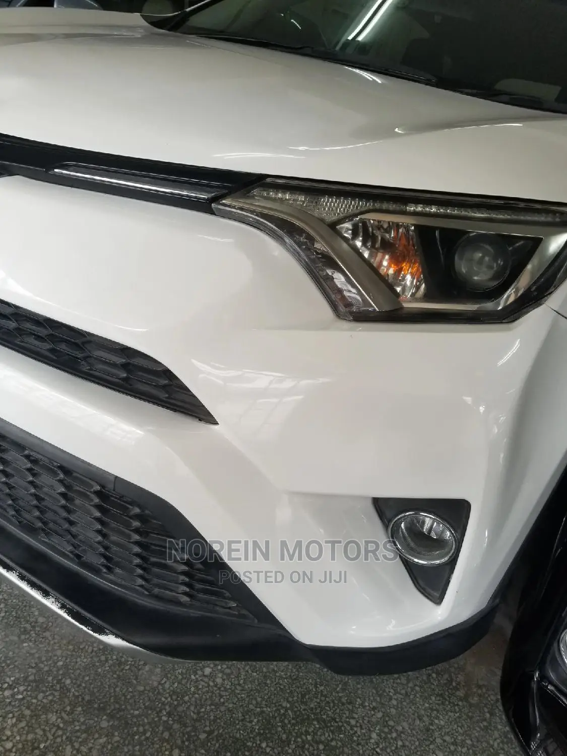 Toyota RAV4 2015 Orange