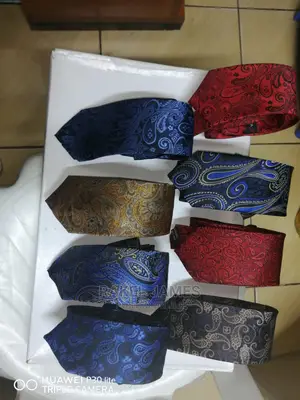 Florer Ties With Pocket Square