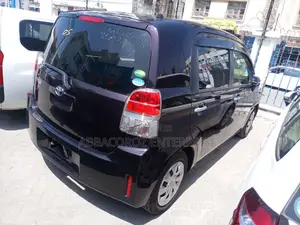 Toyota Spade 2015 Purple