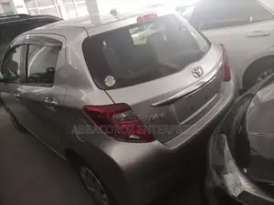 Toyota Vitz 2015 Gray