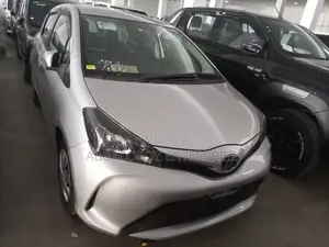 Toyota Vitz 2015 Gray
