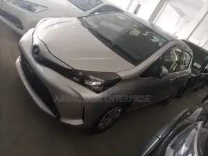 Toyota Vitz 2015 Gray