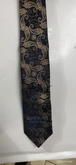 Neck Tie Florer