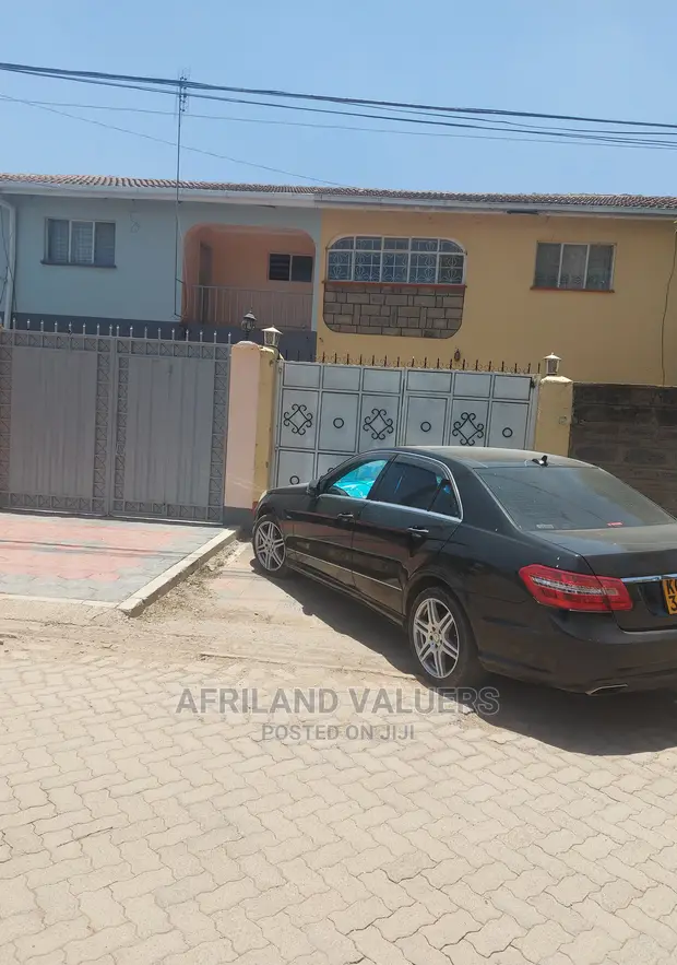 3bdrm Maisonette in Real Estate South C for sale