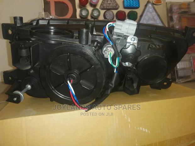 Headlamp Hino 500 - thumbnail 2
