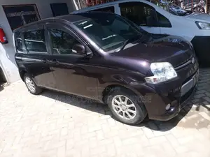 Toyota Sienta 1.5 AWD 2016 Purple