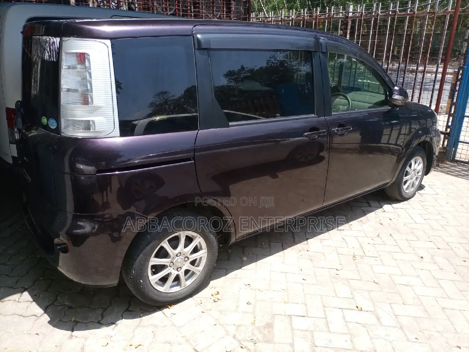 Toyota Sienta 1.5 AWD 2016 Purple