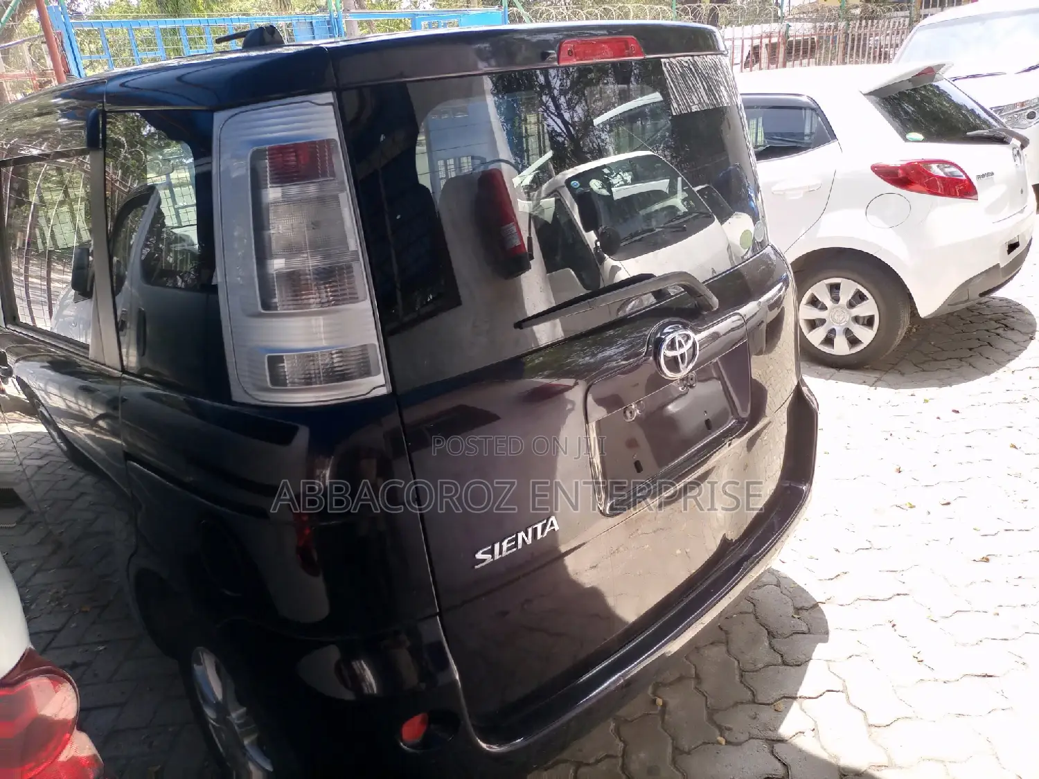 Toyota Sienta 1.5 AWD 2016 Purple